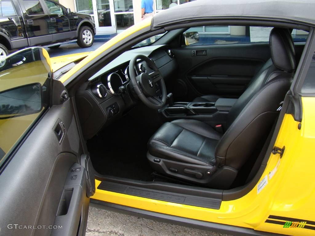 2006 Mustang V6 Premium Convertible - Screaming Yellow / Dark Charcoal photo #10