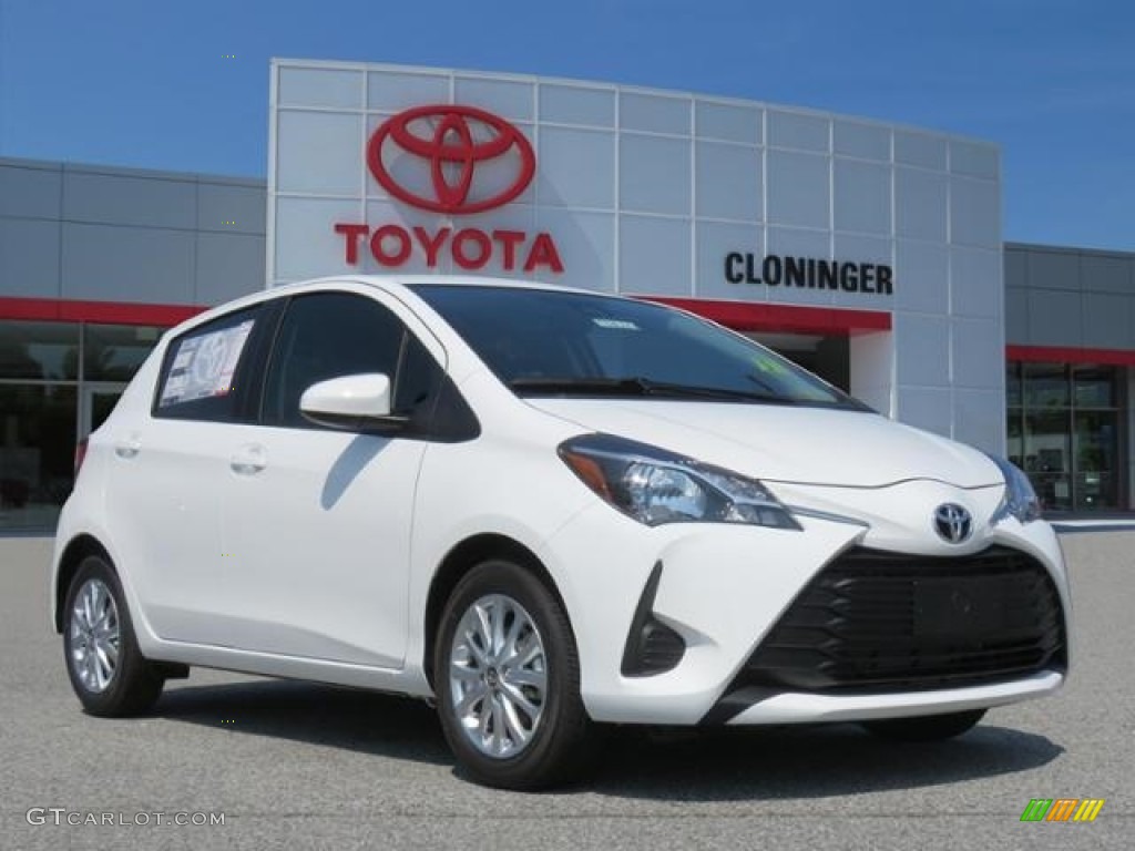 2018 Yaris 5-Door LE - Super White / Black photo #1
