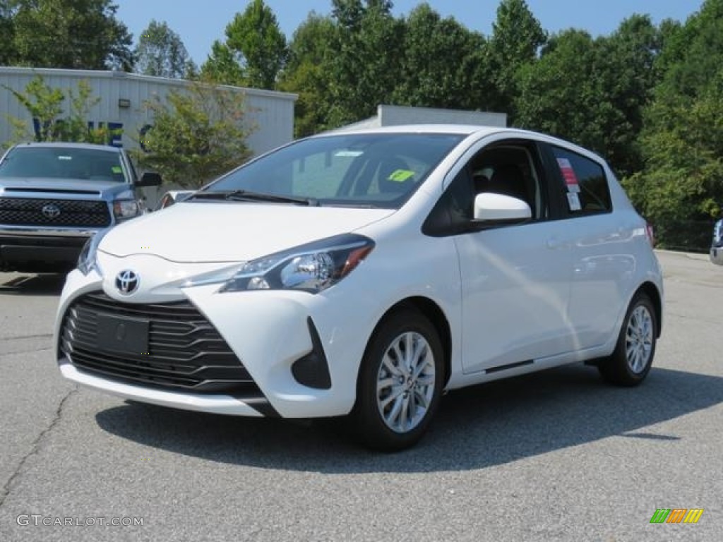 2018 Yaris 5-Door LE - Super White / Black photo #3