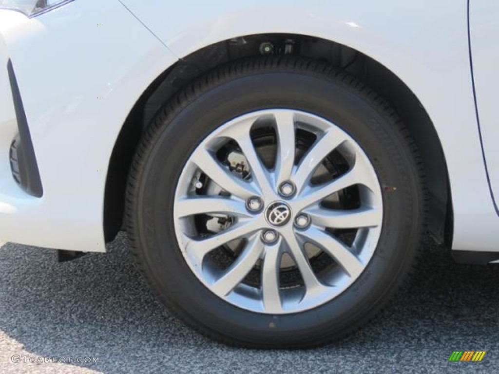 2018 Yaris 5-Door LE - Super White / Black photo #4