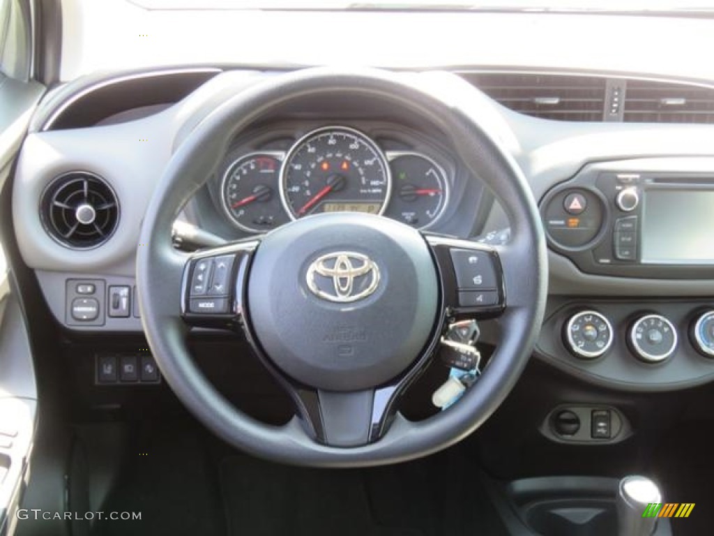 2018 Yaris 5-Door LE - Super White / Black photo #5