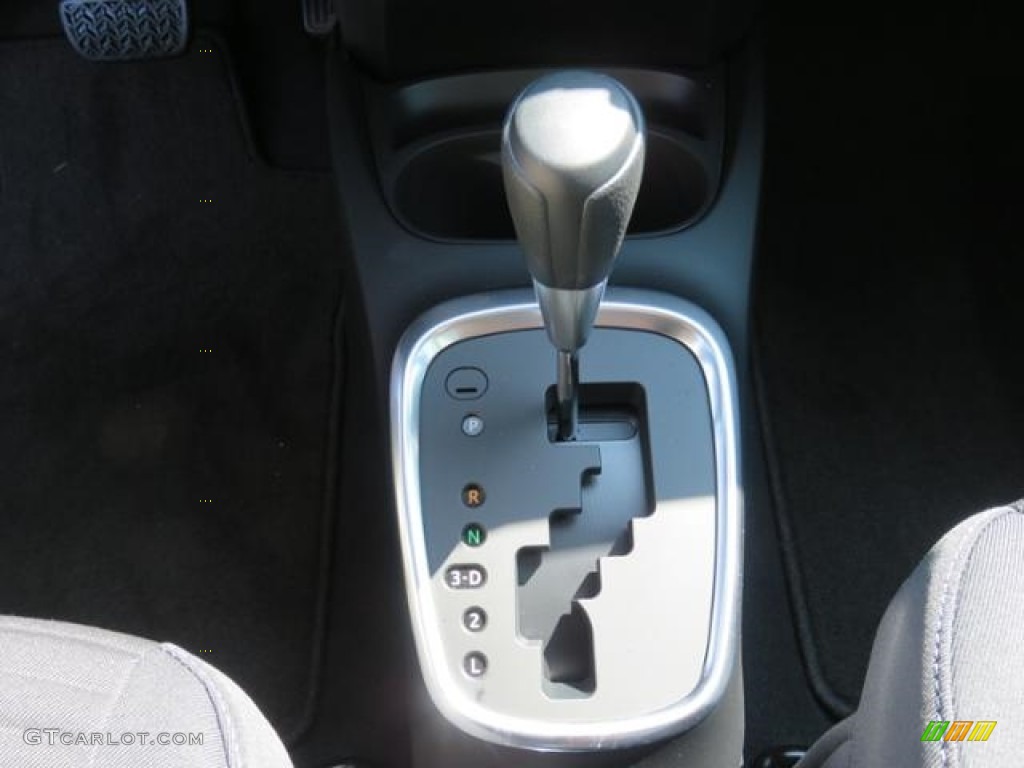 2018 Yaris 5-Door LE - Super White / Black photo #14