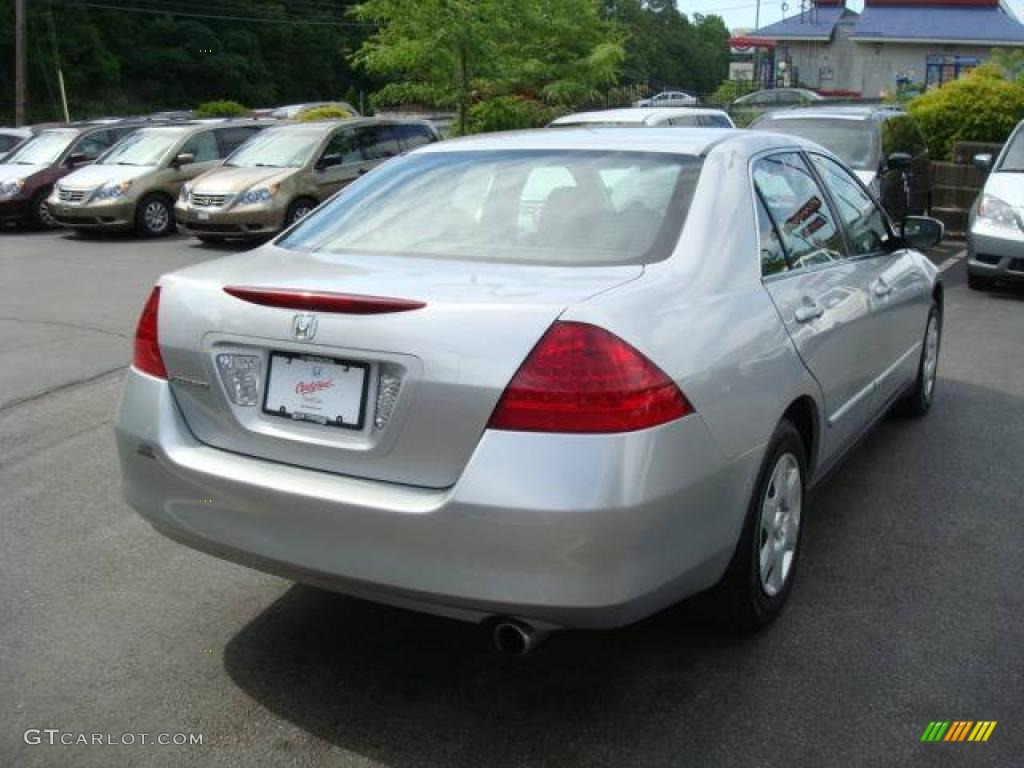 2006 Accord LX Sedan - Alabaster Silver Metallic / Black photo #4