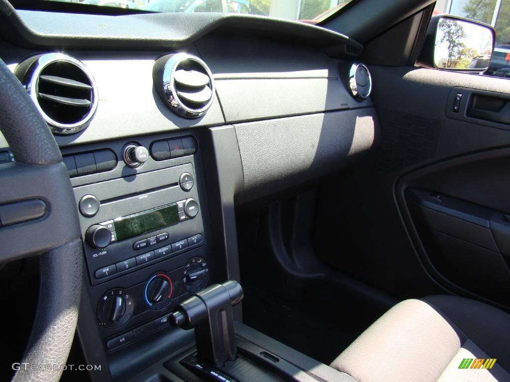 2007 Mustang V6 Deluxe Convertible - Torch Red / Dark Charcoal photo #13