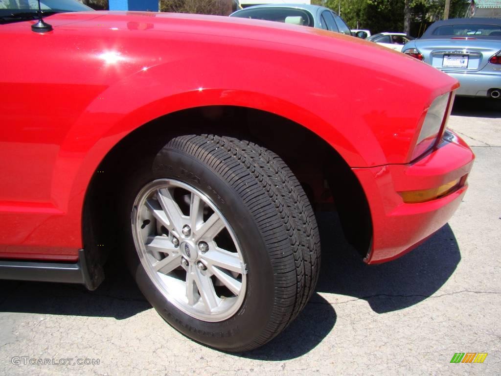 2007 Mustang V6 Deluxe Convertible - Torch Red / Dark Charcoal photo #18