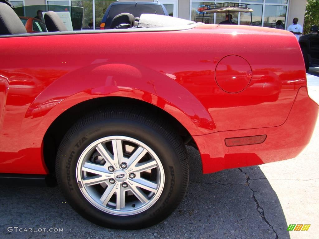 2007 Mustang V6 Deluxe Convertible - Torch Red / Dark Charcoal photo #20