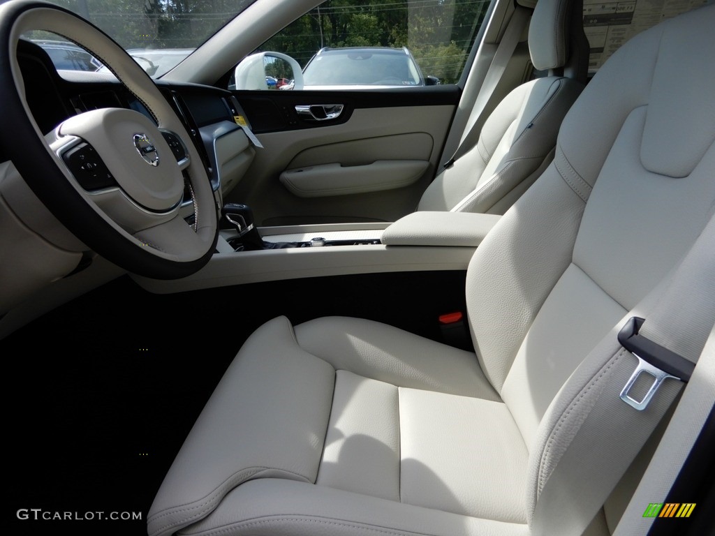 Blonde Interior 2019 Volvo XC60 T5 AWD Momentum Photo #129115329