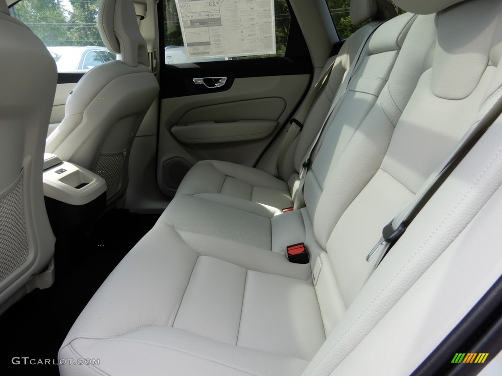 Blonde Interior 2019 Volvo XC60 T5 AWD Momentum Photo #129115350