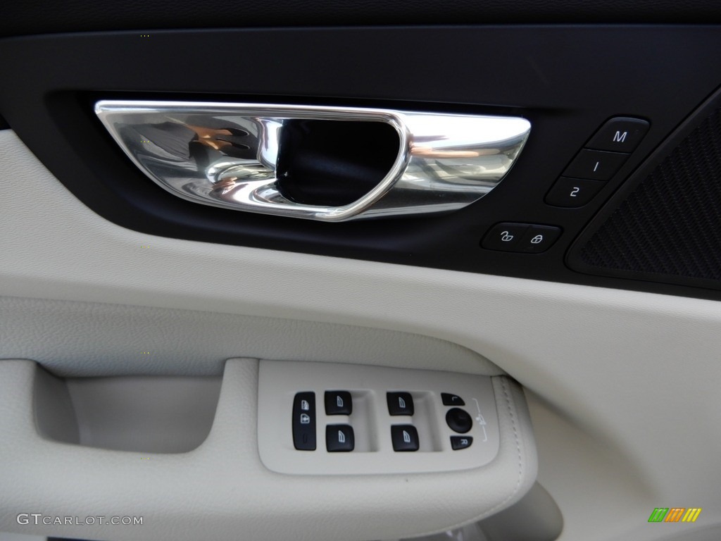 2019 Volvo XC60 T5 AWD Momentum Controls Photo #129115392