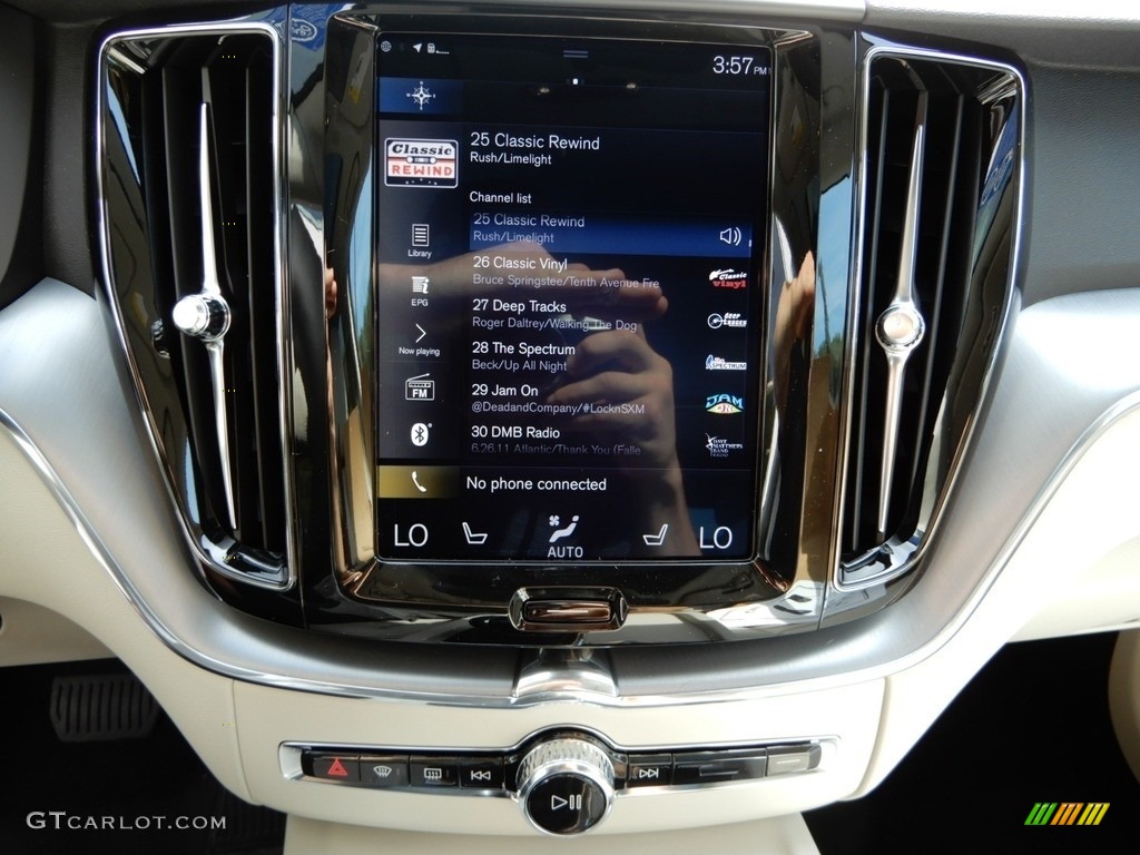 2019 Volvo XC60 T5 AWD Momentum Controls Photo #129115497