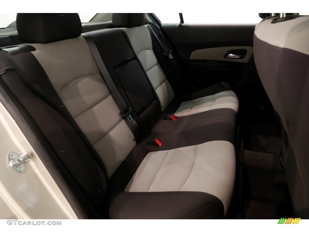 2013 Cruze LS - Champagne Silver Metallic / Jet Black/Medium Titanium photo #13