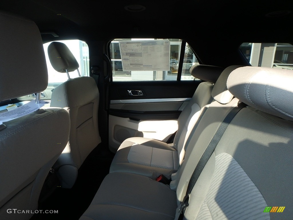 2018 Explorer 4WD - Oxford White / Medium Stone photo #11
