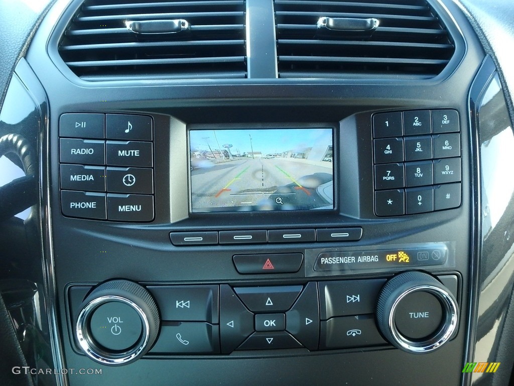 2018 Explorer 4WD - Oxford White / Medium Stone photo #20