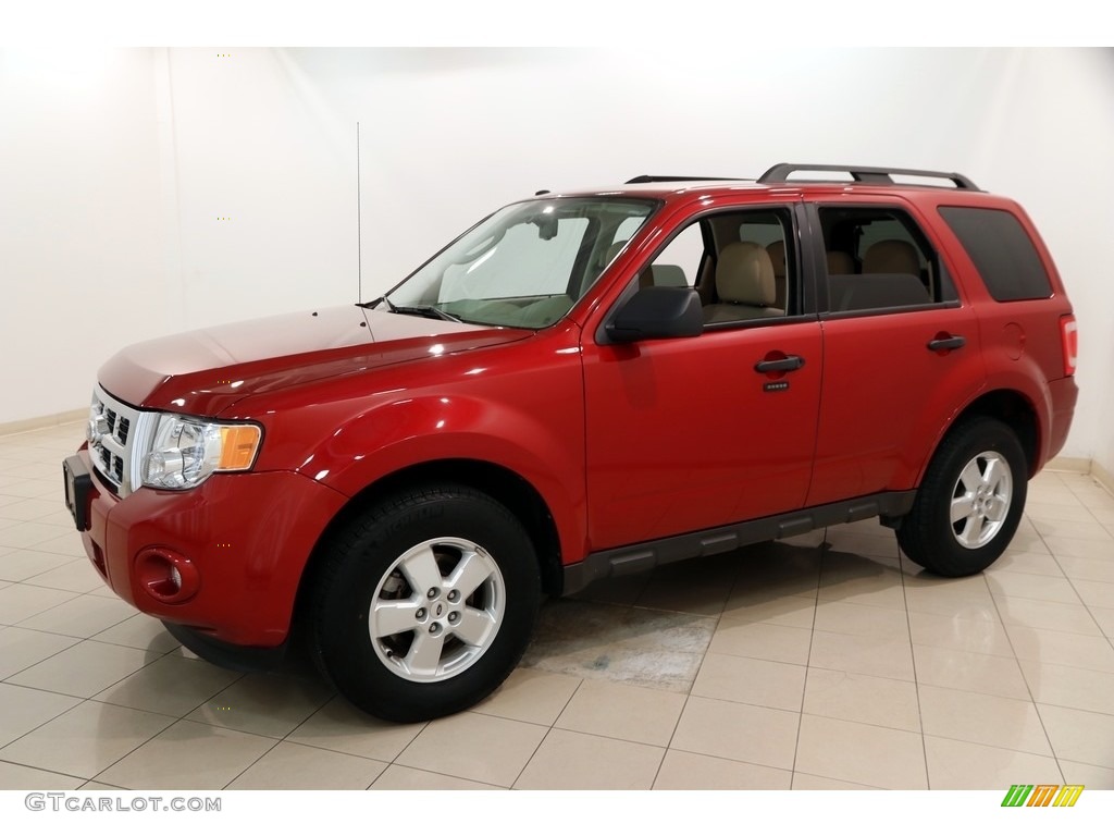 2010 Escape XLT - Sangria Red Metallic / Camel photo #3