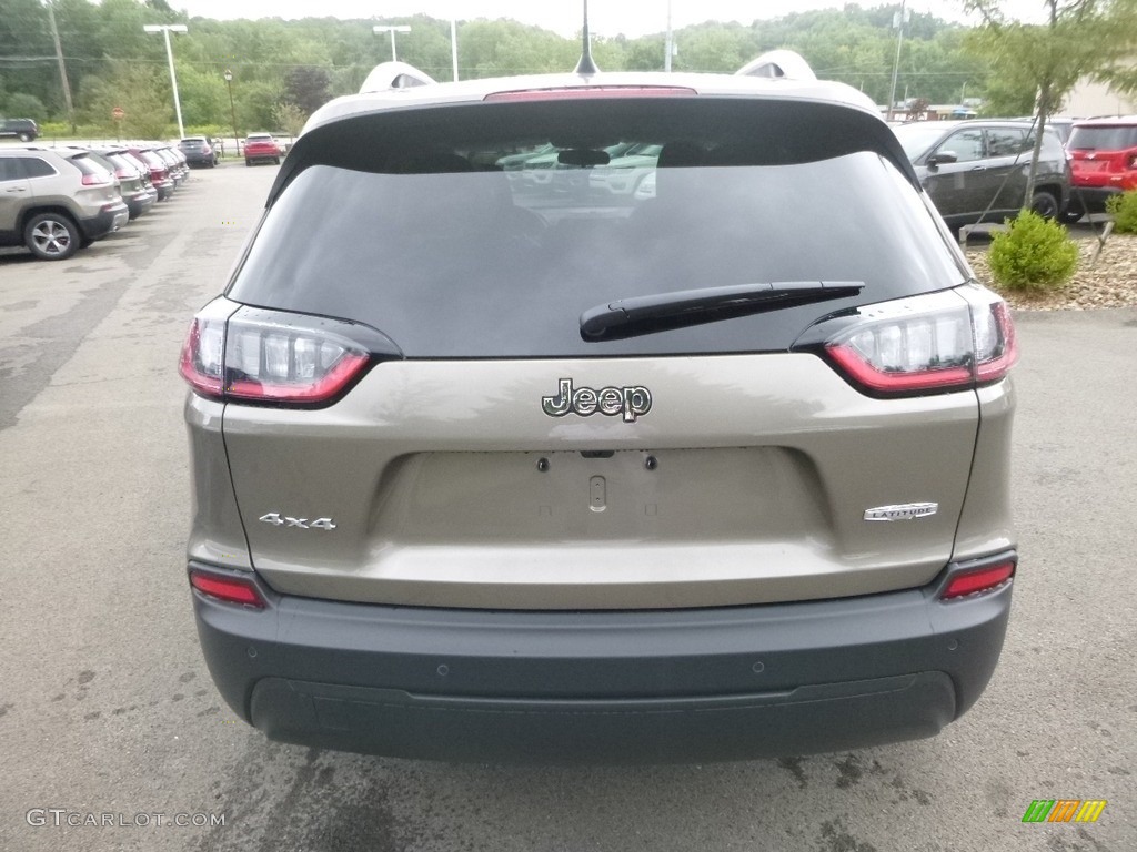 2019 Cherokee Latitude Plus 4x4 - Light Brownstone Pearl / Black photo #4
