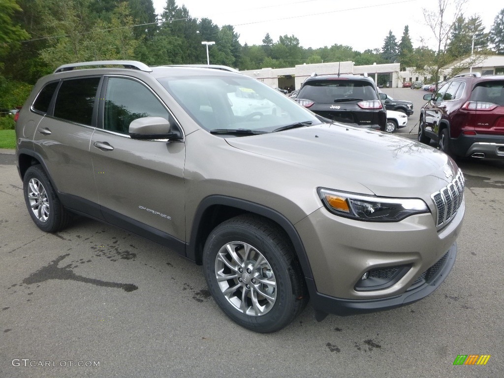 2019 Cherokee Latitude Plus 4x4 - Light Brownstone Pearl / Black photo #7