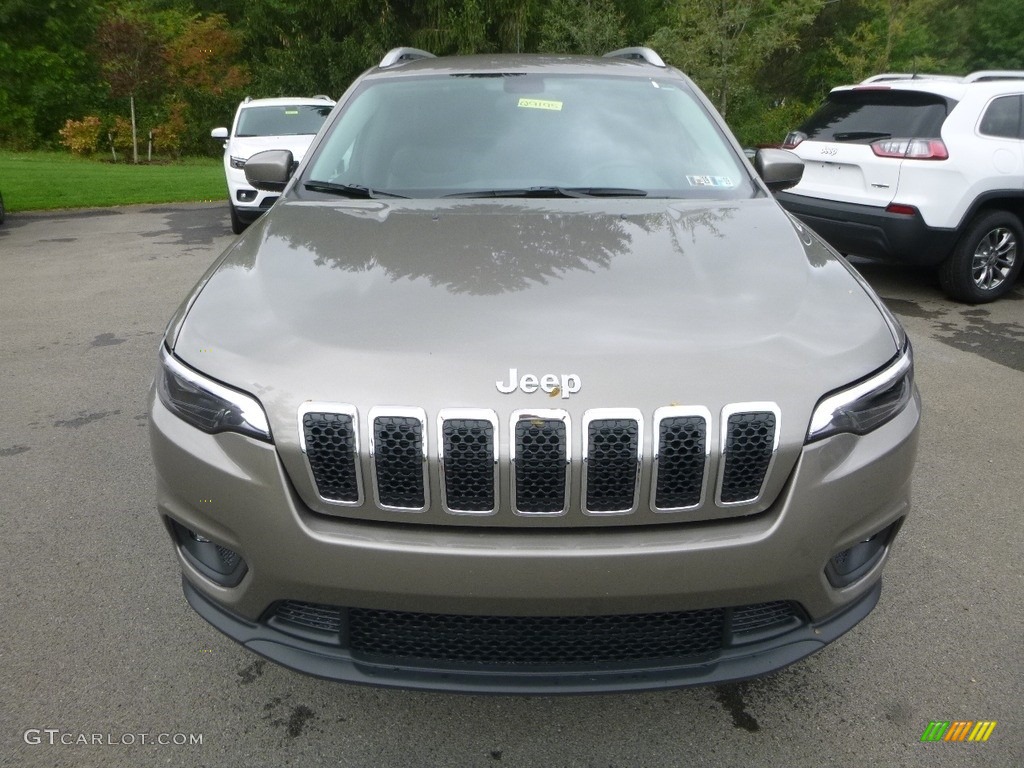 2019 Cherokee Latitude Plus 4x4 - Light Brownstone Pearl / Black photo #8