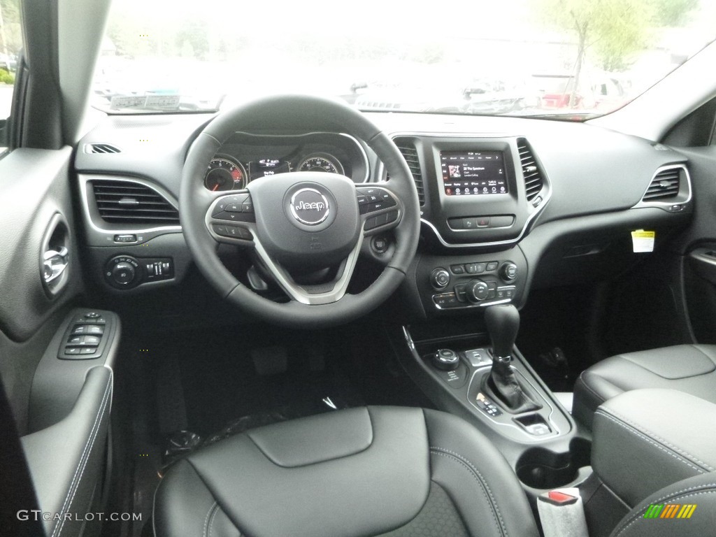 2019 Cherokee Latitude Plus 4x4 - Light Brownstone Pearl / Black photo #13