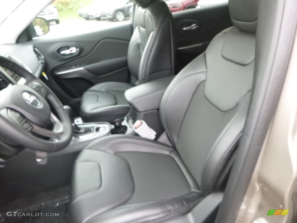 2019 Cherokee Latitude Plus 4x4 - Light Brownstone Pearl / Black photo #16