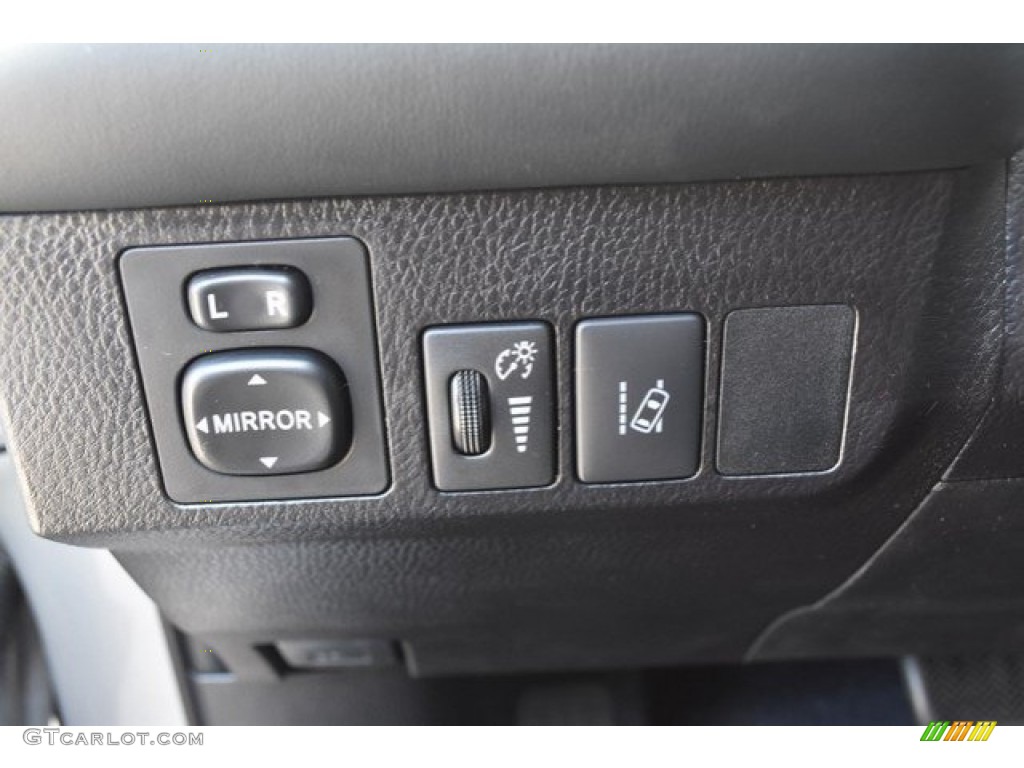 2018 RAV4 XLE AWD - Silver Sky Metallic / Black photo #25