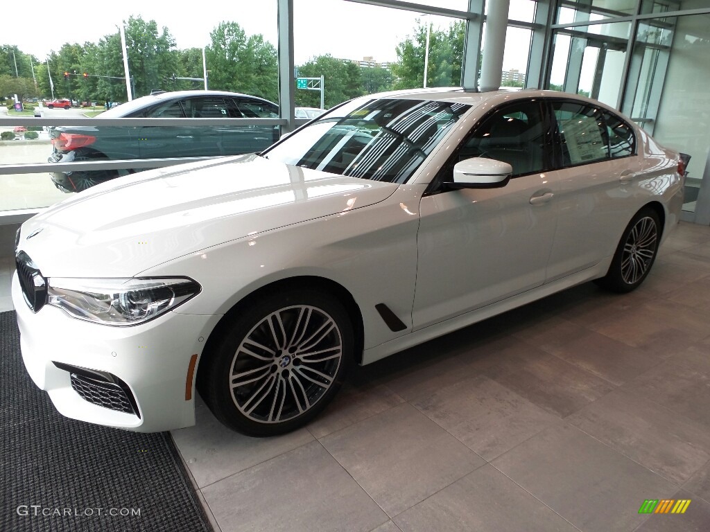 2019 5 Series 540i xDrive Sedan - Alpine White / Black photo #3