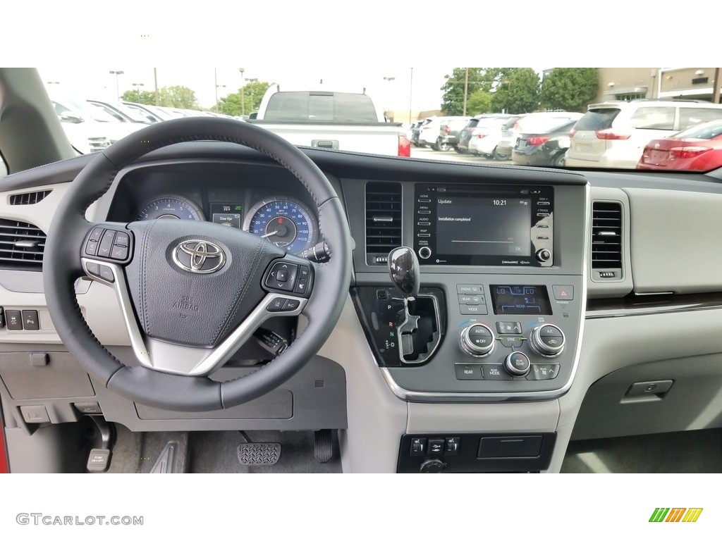 2019 Toyota Sienna XLE AWD Dashboard Photos