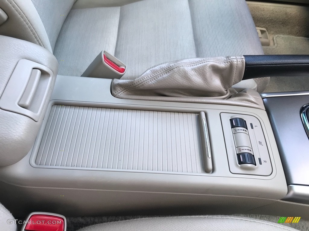 2007 Outback 2.5i Wagon - Newport Blue Pearl / Warm Ivory Tweed photo #60