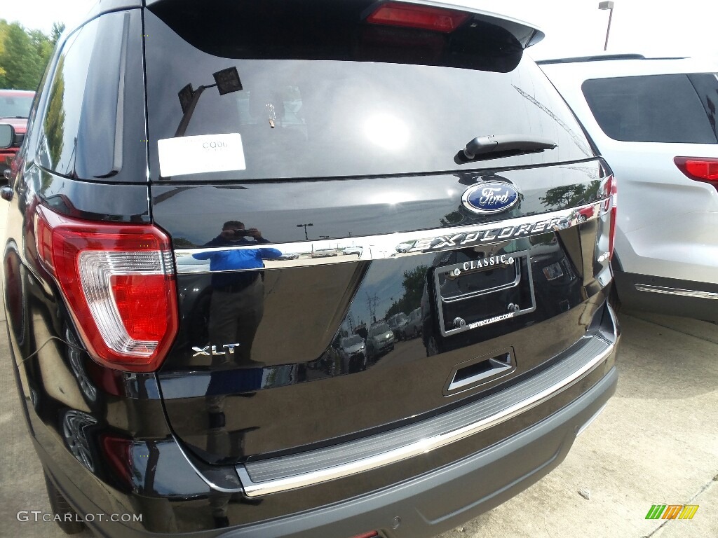 2018 Explorer XLT 4WD - Shadow Black / Ebony Black photo #3