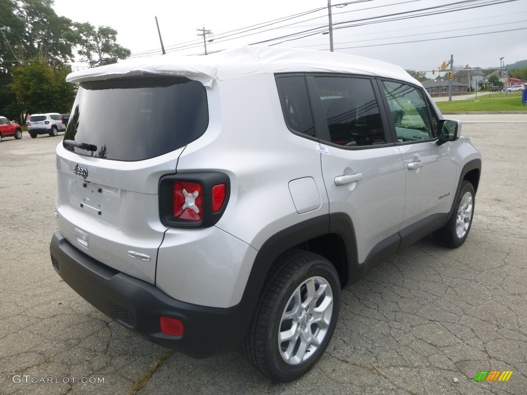 2018 Renegade Latitude 4x4 - Glacier Metallic / Black photo #5