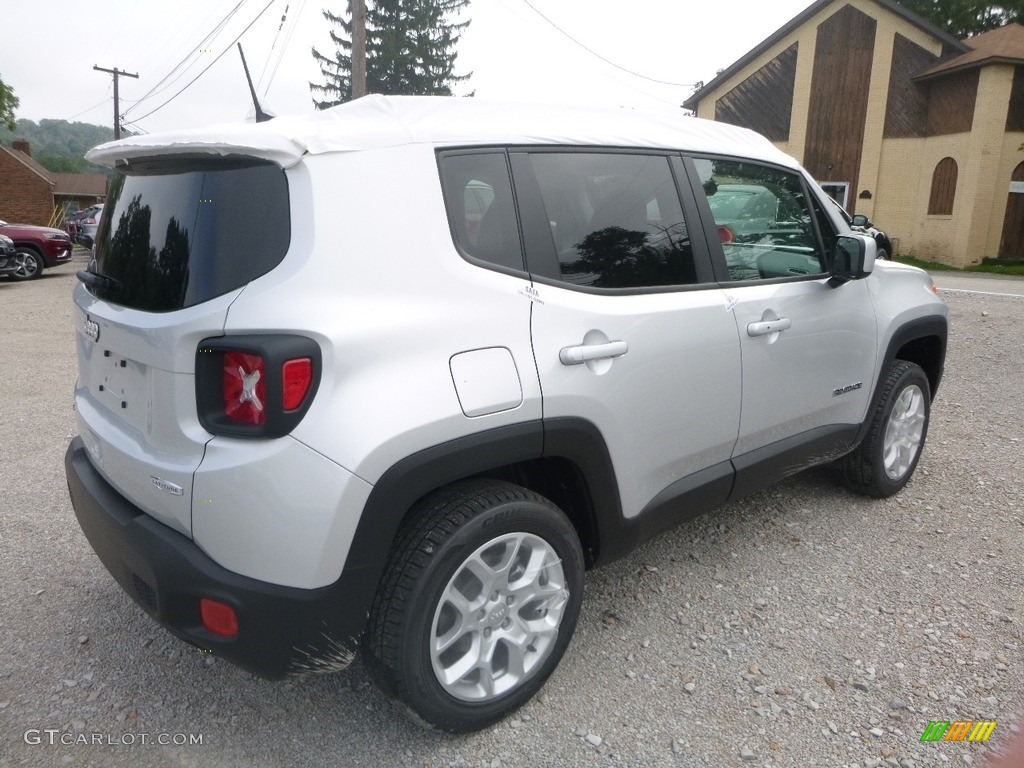 2018 Renegade Latitude 4x4 - Glacier Metallic / Black photo #5