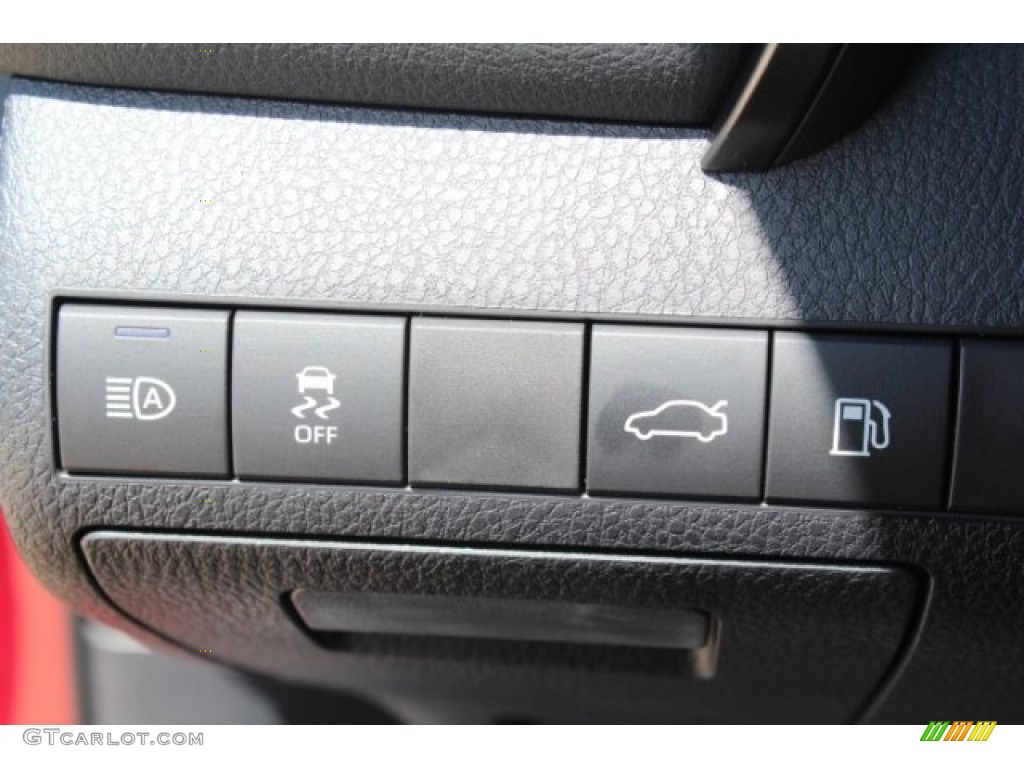 2018 Camry LE - Ruby Flare Pearl / Black photo #21