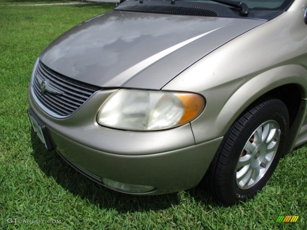 2003 Town & Country LXi - Light Almond Pearl / Taupe photo #19