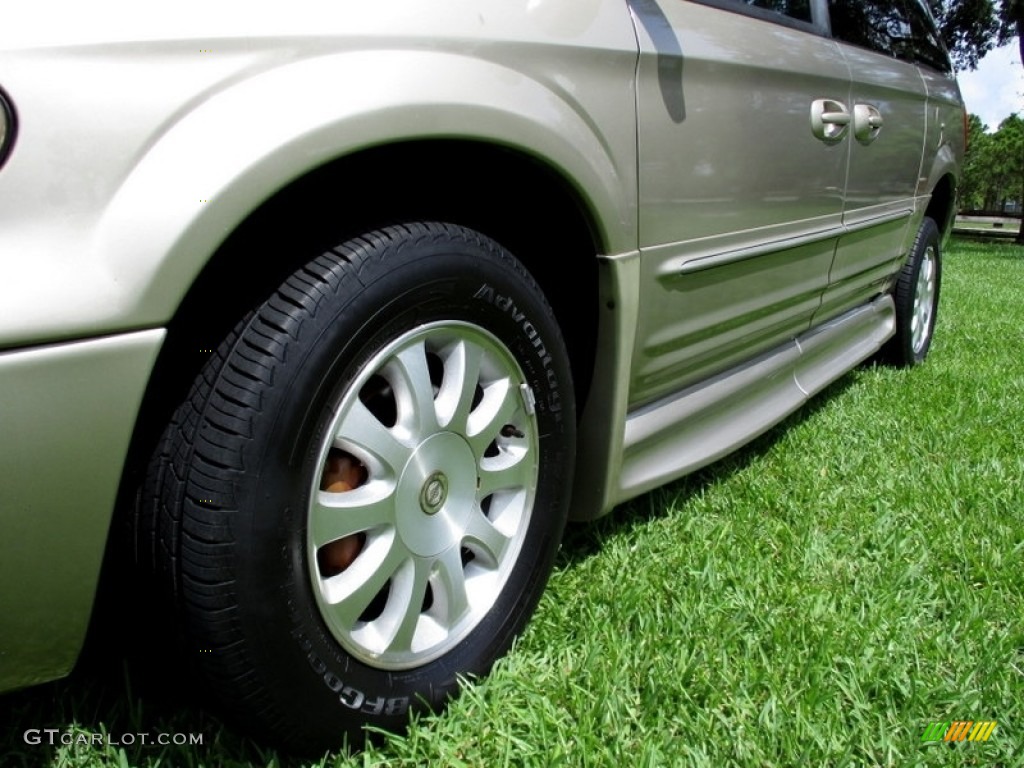 2003 Town & Country LXi - Light Almond Pearl / Taupe photo #34