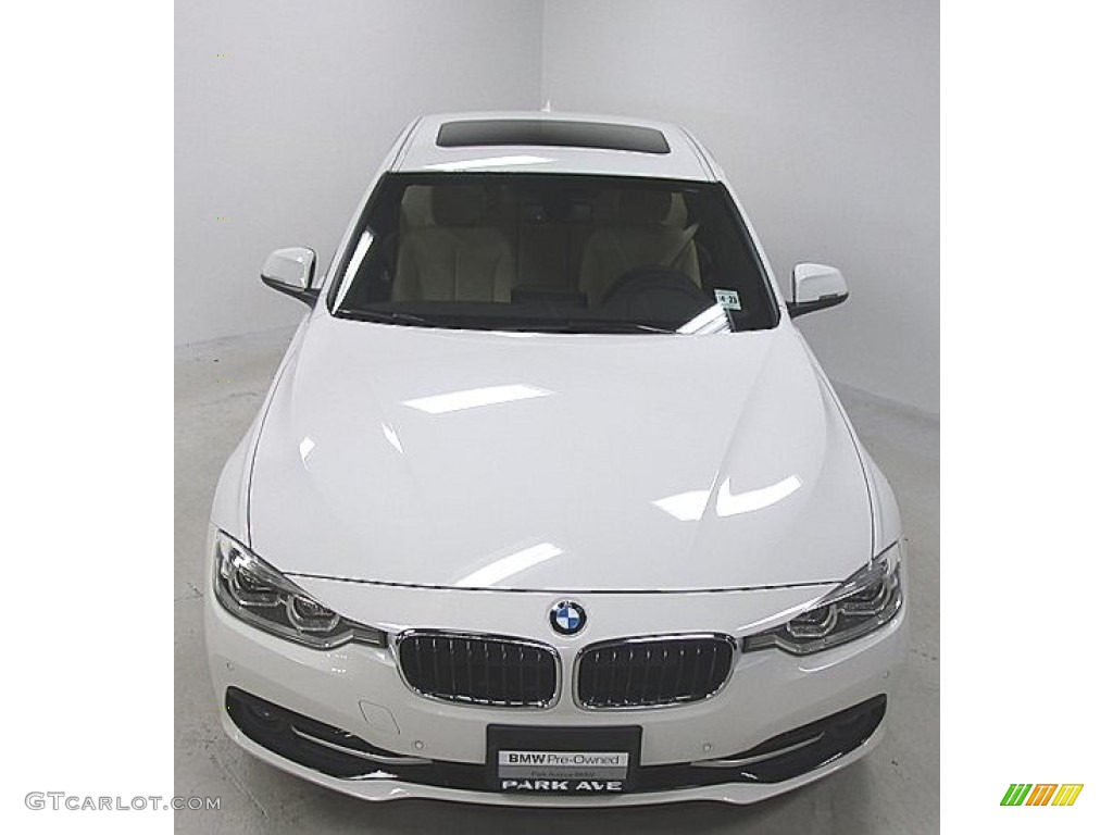 2018 3 Series 330i xDrive Sedan - Alpine White / Venetian Beige photo #8