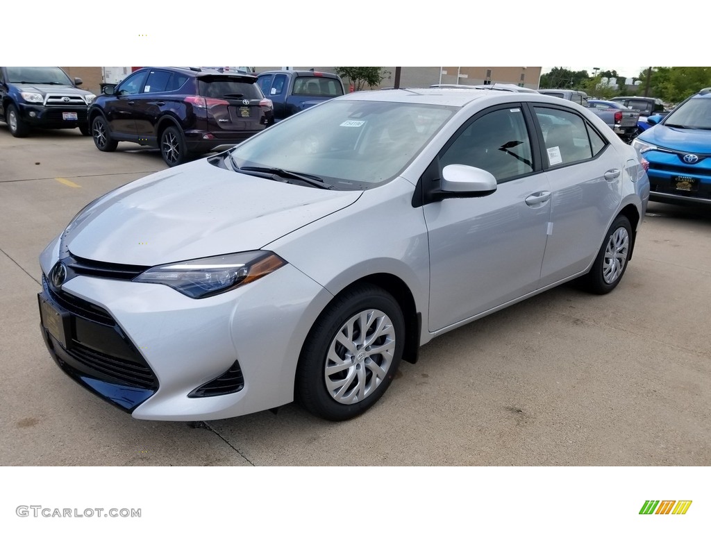 Classic Silver Metallic 2019 Toyota Corolla LE Exterior Photo #129193147