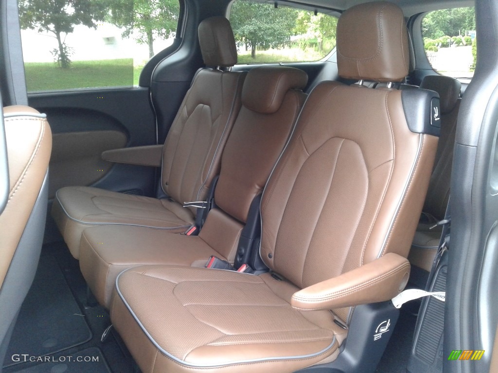 Deep Mocha/Black Interior 2019 Chrysler Pacifica Limited Photo #129203064