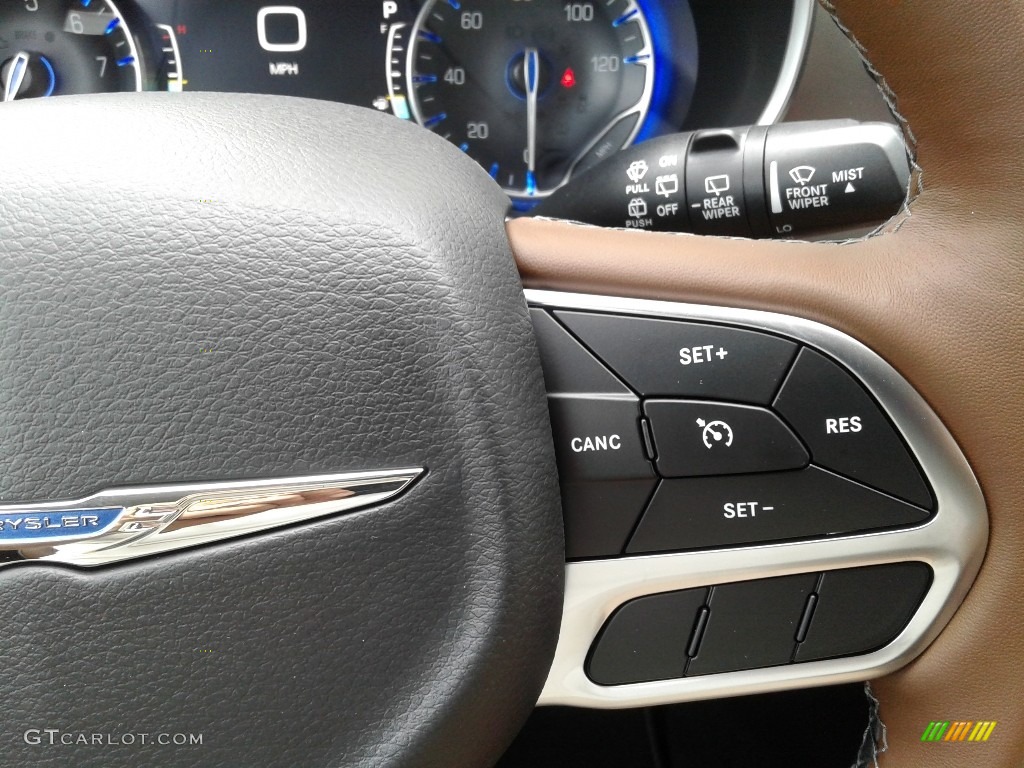2019 Chrysler Pacifica Limited Deep Mocha/Black Steering Wheel Photo #129203414