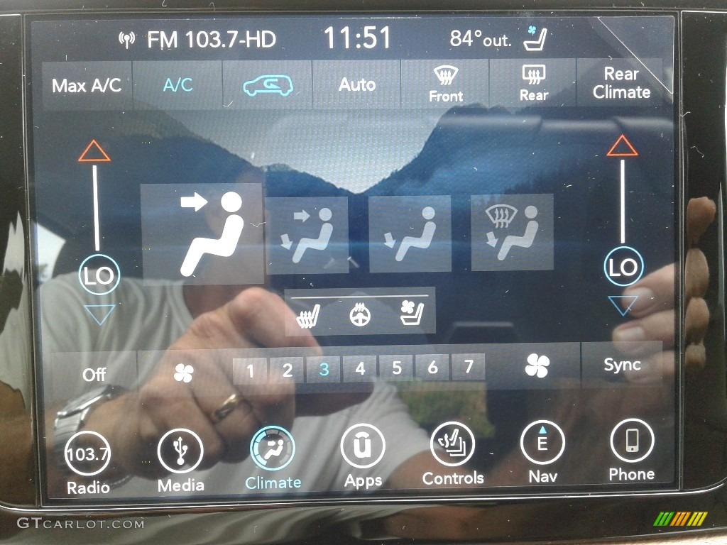 2019 Chrysler Pacifica Limited Controls Photo #129203570
