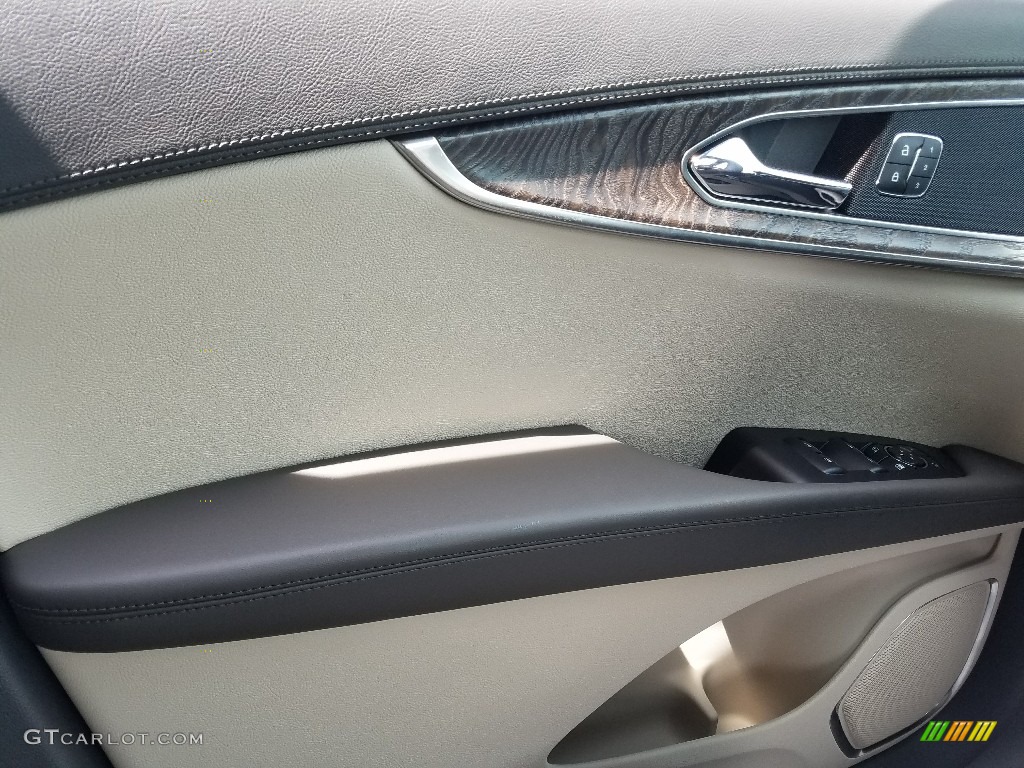 2018 Lincoln MKX Select Door Panel Photos
