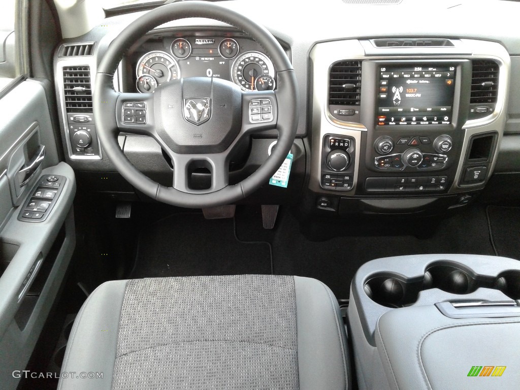 2018 Ram 1500 Big Horn Crew Cab 4x4 Black/Diesel Gray Dashboard Photo #129220096