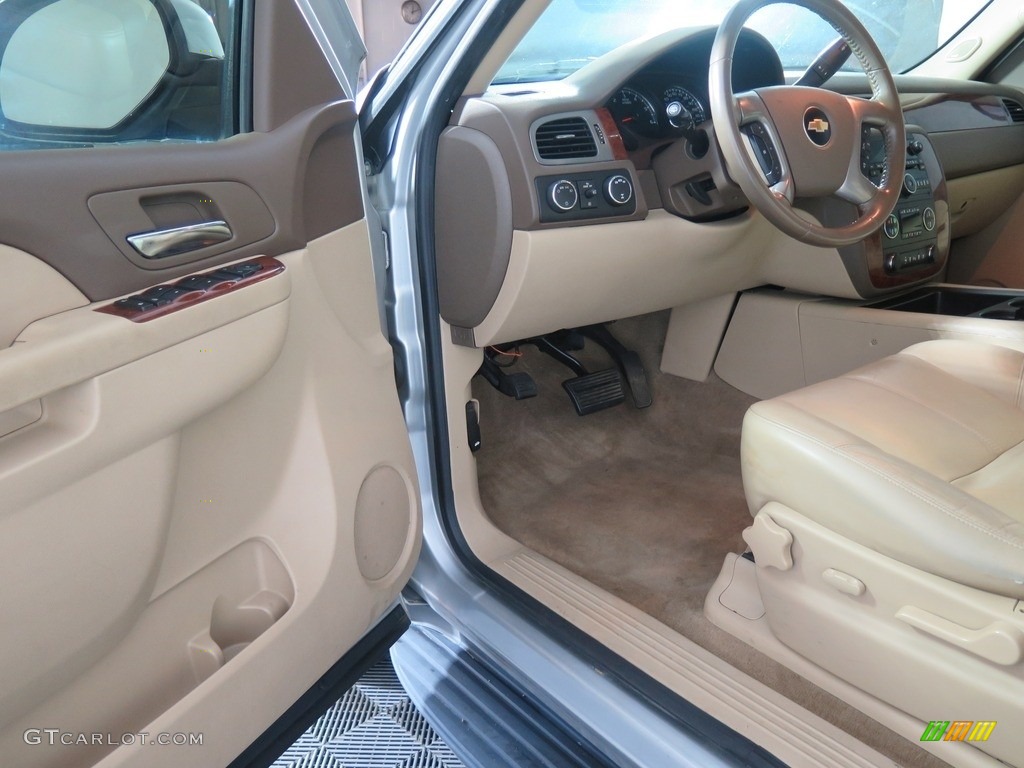 2011 Tahoe LT 4x4 - Sheer Silver Metallic / Light Cashmere/Dark Cashmere photo #24