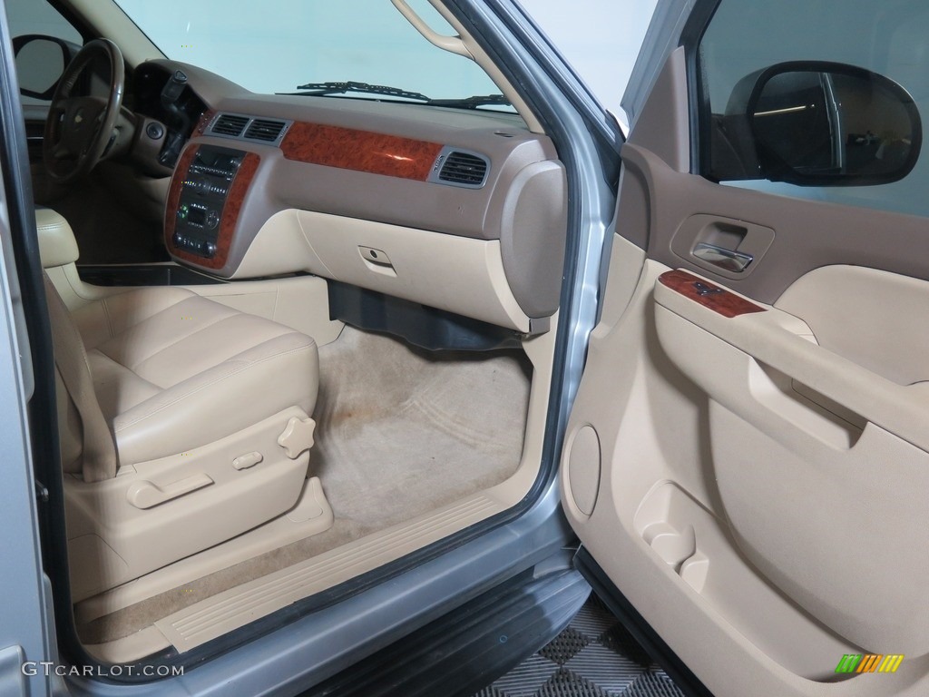 2011 Tahoe LT 4x4 - Sheer Silver Metallic / Light Cashmere/Dark Cashmere photo #27