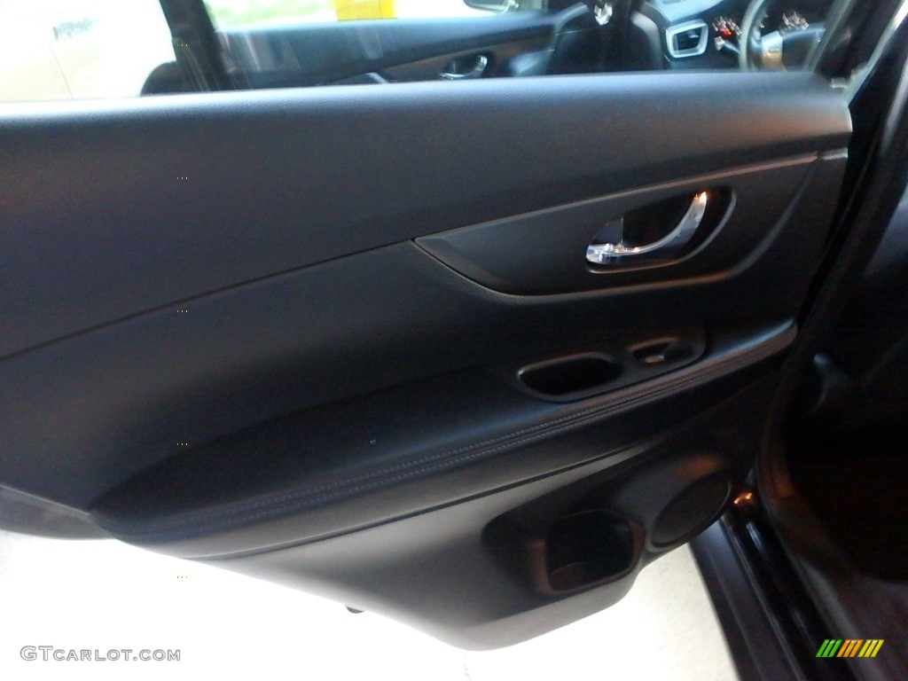 2015 Rogue SV AWD - Super Black / Charcoal photo #17