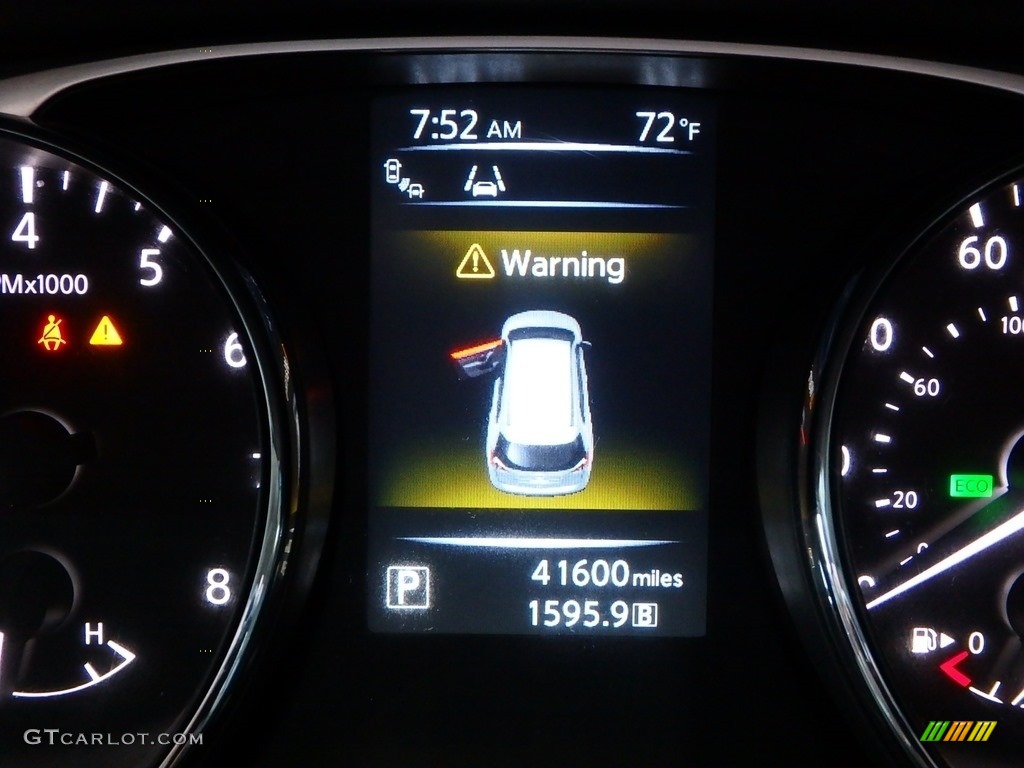 2015 Rogue SV AWD - Super Black / Charcoal photo #24