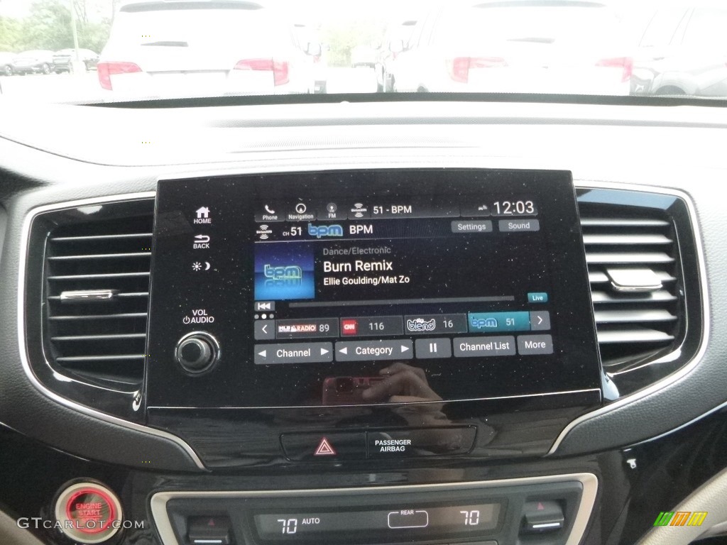 2019 Honda Pilot Touring AWD Controls Photo #129236271