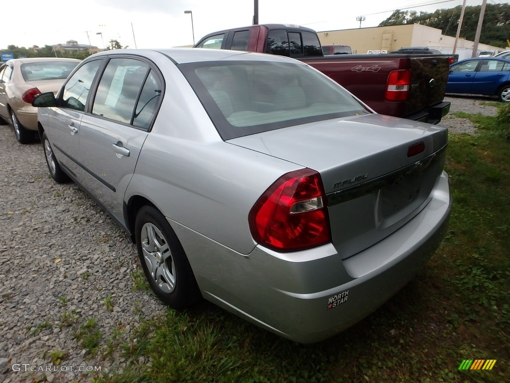 2005 Malibu Sedan - Galaxy Silver Metallic / Gray photo #2