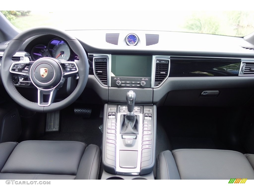 2018 Porsche Macan S Black Dashboard Photo #129242211