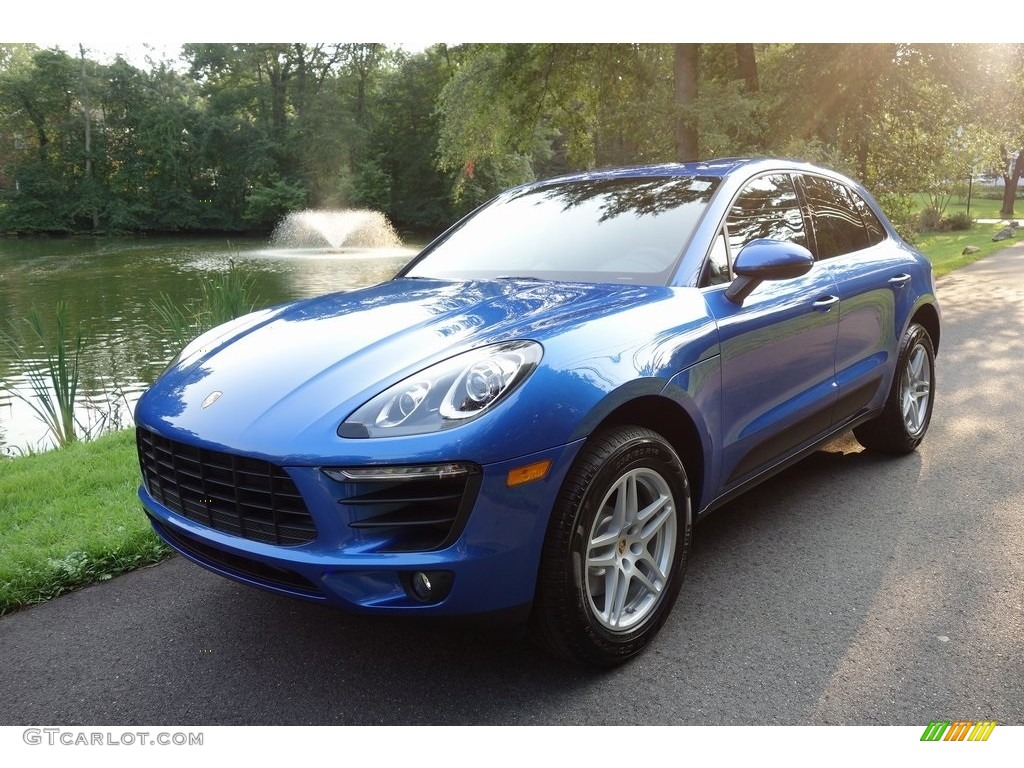 Sapphire Blue Metallic 2018 Porsche Macan Standard Macan Model Exterior Photo #129242571