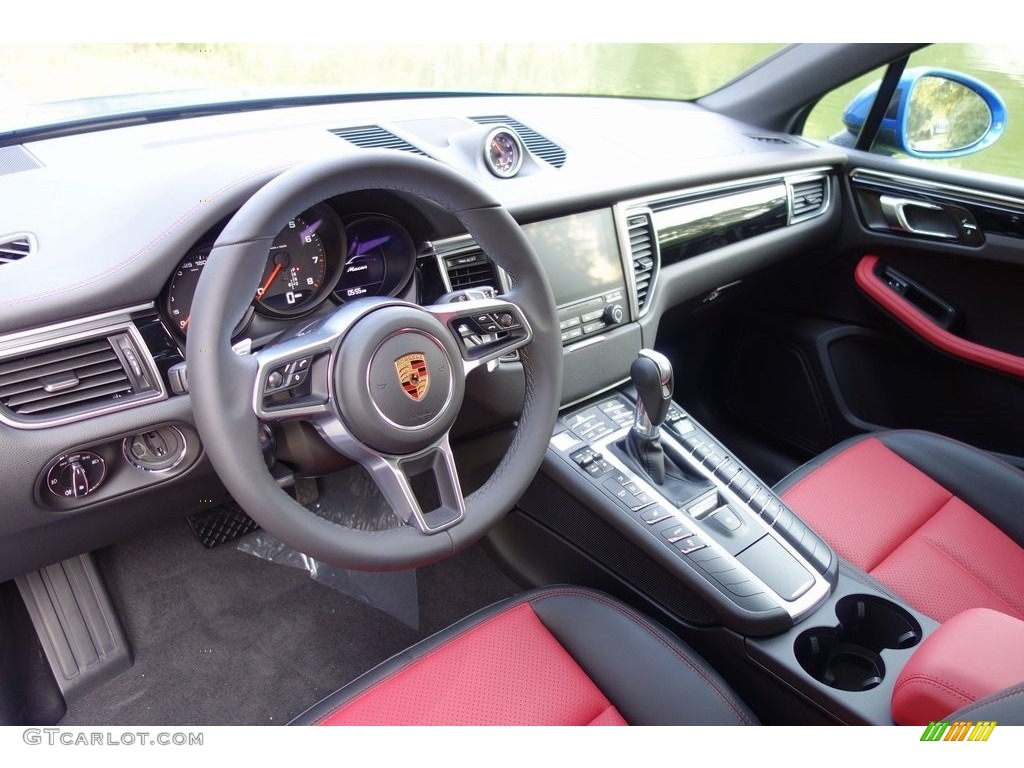 Black/Garnet Red Interior 2018 Porsche Macan Standard Macan Model Photo #129242622