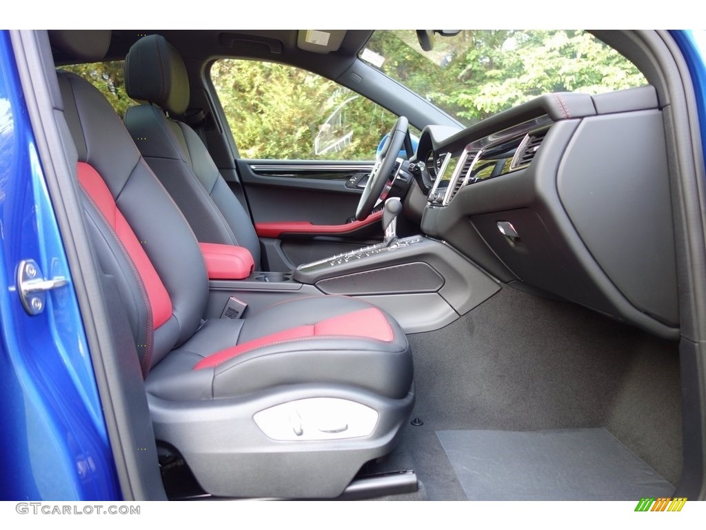 Black/Garnet Red Interior 2018 Porsche Macan Standard Macan Model Photo #129242802